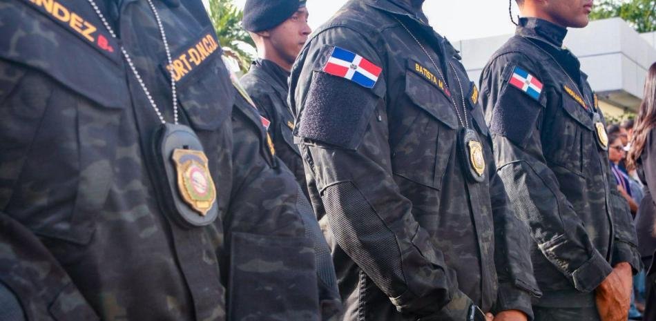 Abinader dispone el ascenso de 634 agentes de la DNCD en el 38 aniversario de la institución