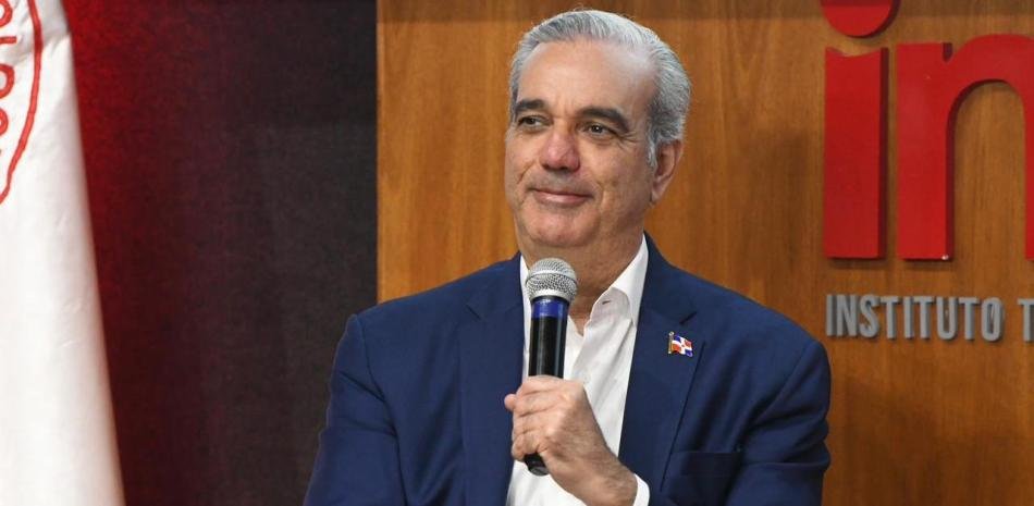 Abinader dice que el sistema eléctrico quedará encaminado hasta 2032 pese a apagones