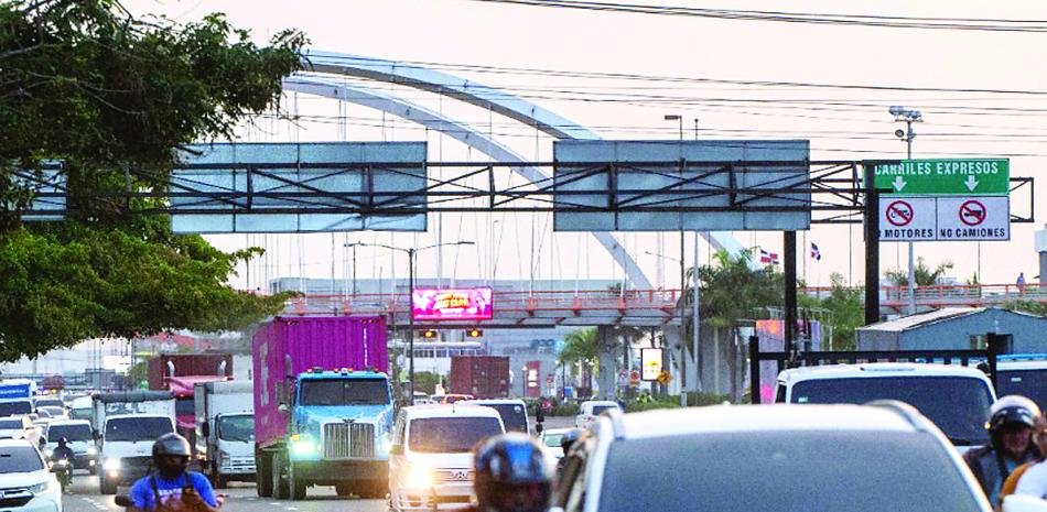 Restringir la carga al horario nocturno genera objeciones por su costo y su alcance para la movilidad