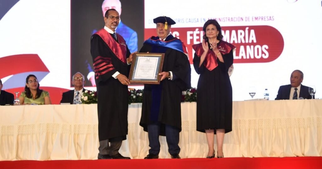 UFHEC entrega Honoris Causa a Félix María García Castellanos en acto encabezado por Raquel Peña