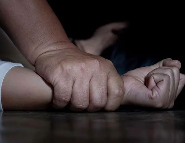 Caso de violencia en Gascue queda a la espera de medida de coerción contra imputado