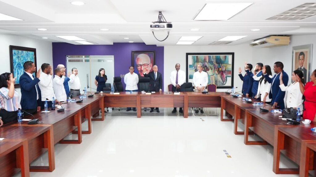 PLD atrae a exdirigentes del PRM y médicos en medio del debate sobre la salud pública