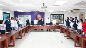 PLD atrae a exdirigentes del PRM y médicos en medio del debate sobre la salud pública