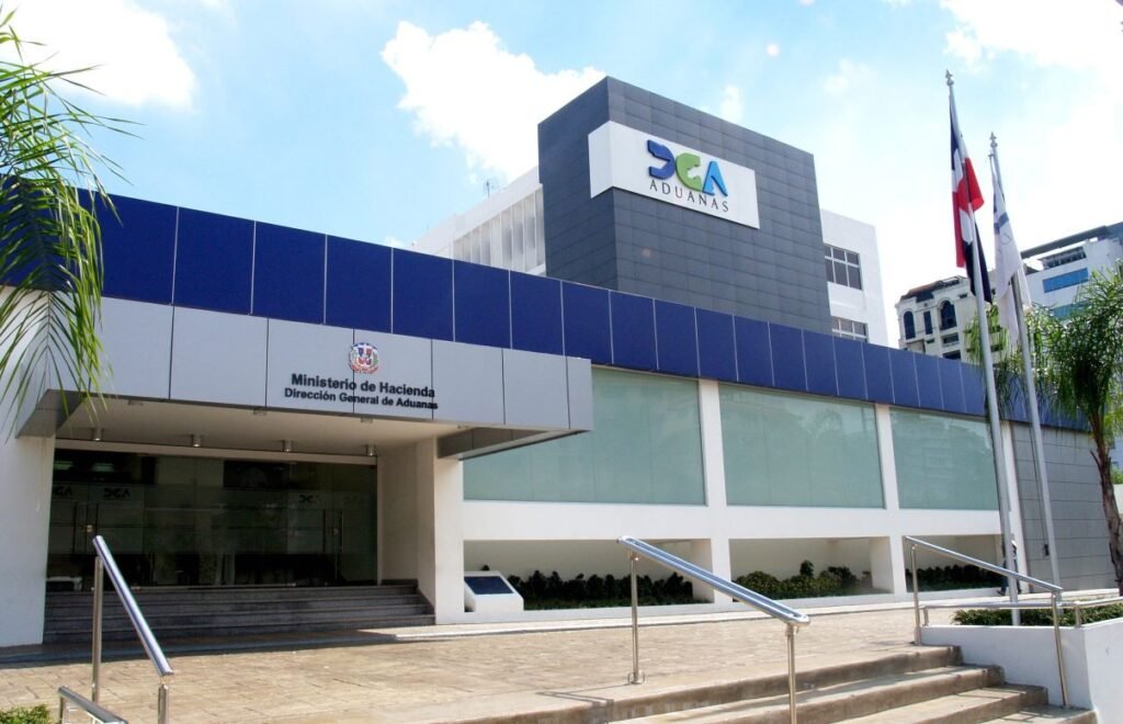 Aduanas recaudó RD$84,372 millones en el primer cuatrimestre, pero no alcanzó su meta