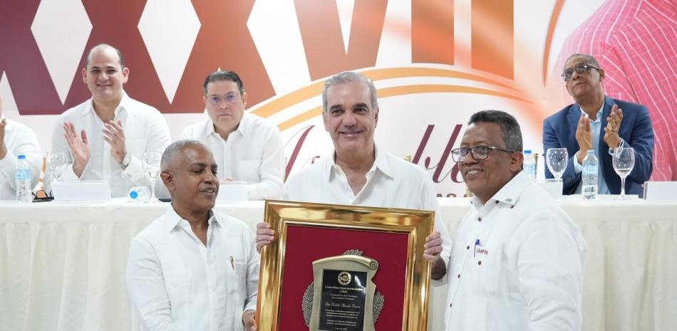 Umpih reconoce a Abinader, Sanz Lovatón y Pérez en asamblea marcada por respaldo al sector