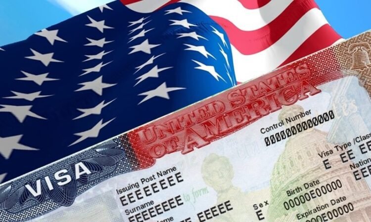Tribunal de EE.UU. tumba cobro de US$100,000 que bloqueó empleos y expuso el costo de una política sin resultados