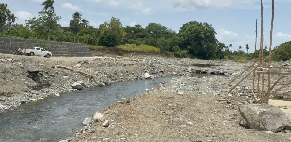 Medio Ambiente admite que sigue la extracción ilegal en el río Camú pese a los operativos