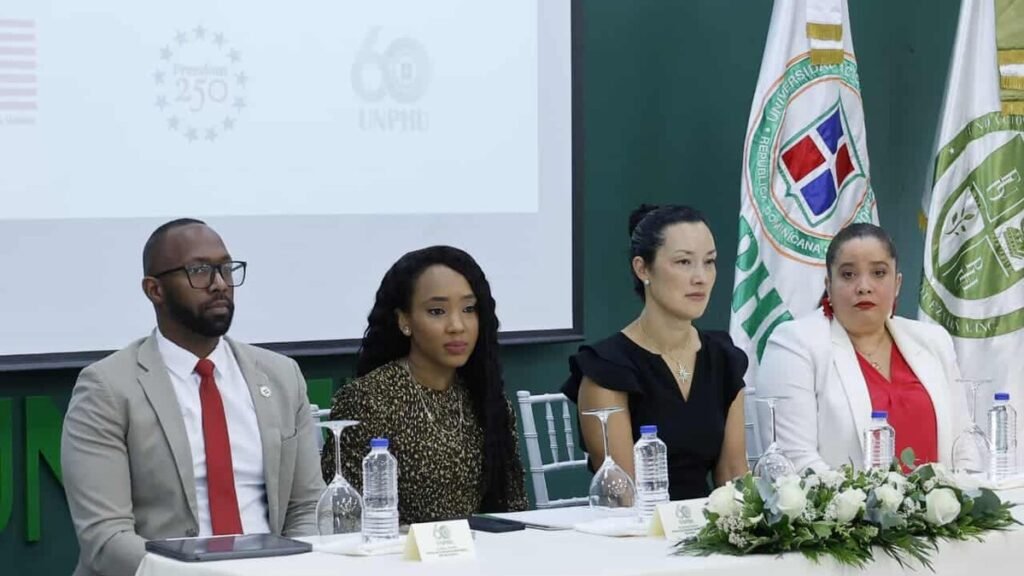 Embajada de EE. UU. y Unphu ponen en marcha un proyecto de ciudadanía digital e IA en medio de la brecha tecnológica en RD