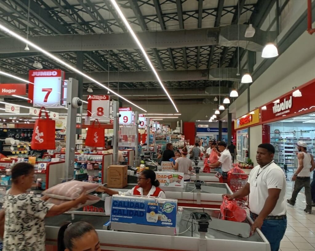 Compras por el Día de las Madres impulsan el movimiento comercial en Puerto Plata pese a quejas por la economía