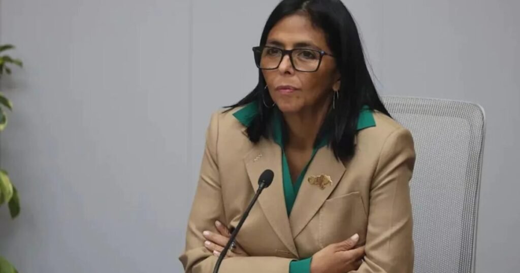 Delcy revisa contratos petroleros y mantiene en reserva a inversionistas antes de viaje a India