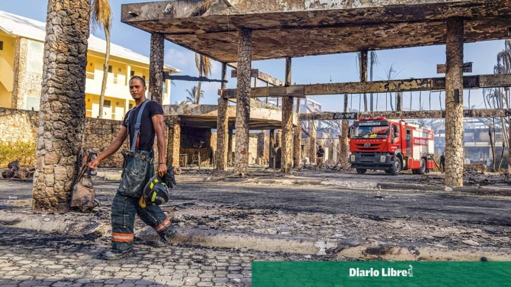 Incendio en Viva Dominicus Beach obliga a sacar a 1,700 huéspedes de emergencia en Bayahíbe
