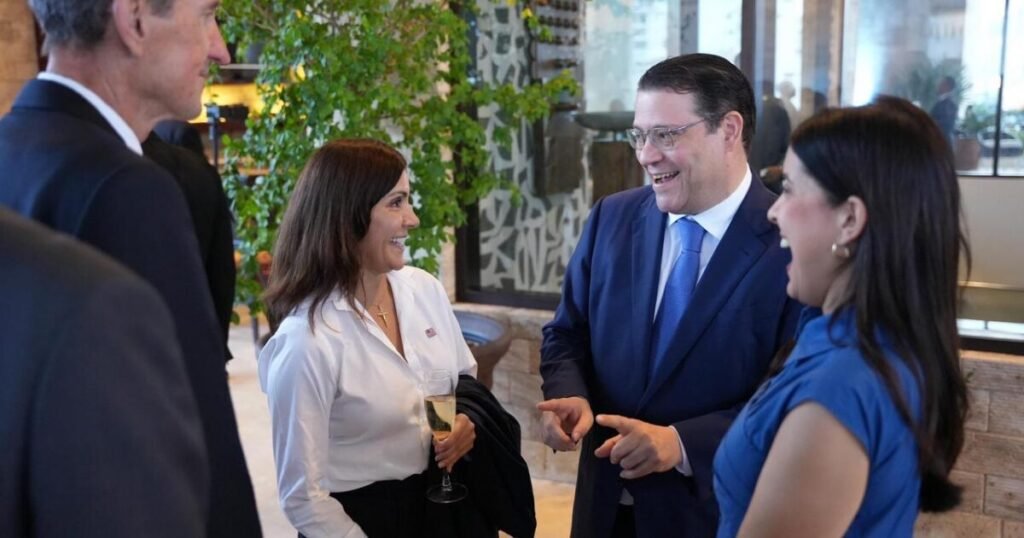 Gobierno muestra indicadores de inversión a diplomáticos y refuerza el llamado a resultados verificables