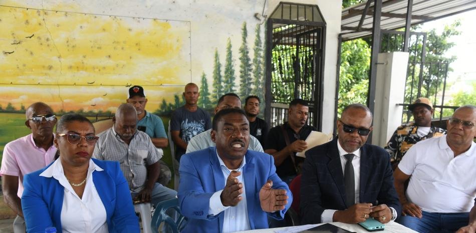 Transportistas de Los Alcarrizos reclaman ser incluidos en plan vial de RD$300 millones