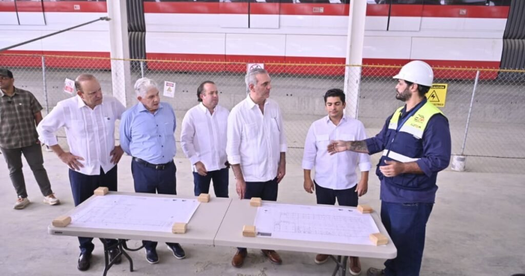 Abinader vuelve a supervisar el monorriel de Santiago mientras la obra sigue sin abrir al público
