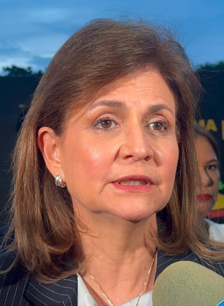 Gobierno reconoce presión de la crisis internacional sobre los precios y evalúa más medidas