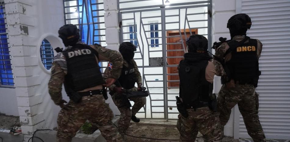 Dos arrestados en Barahona por el alijo de 1.7 toneladas y reaparece la presión sobre la red del sur