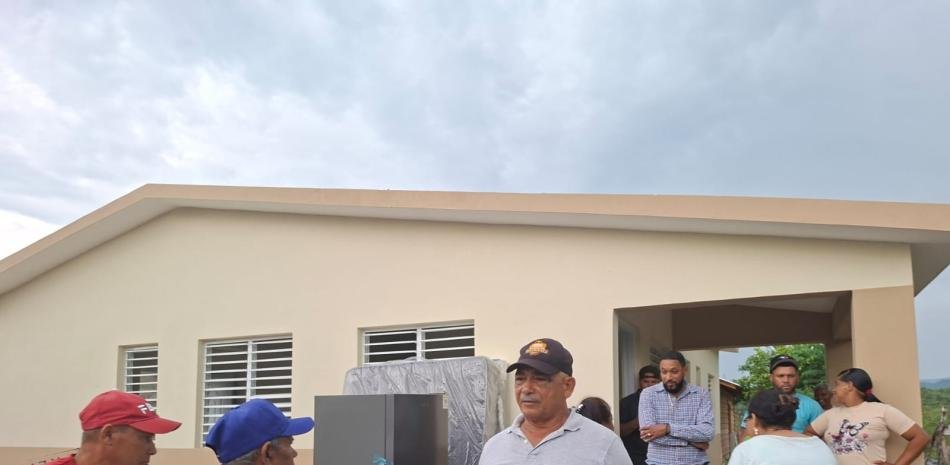 Gobierno entrega una vivienda a familia de Dajabón luego de que un ventarrón afectara la casa que construía
