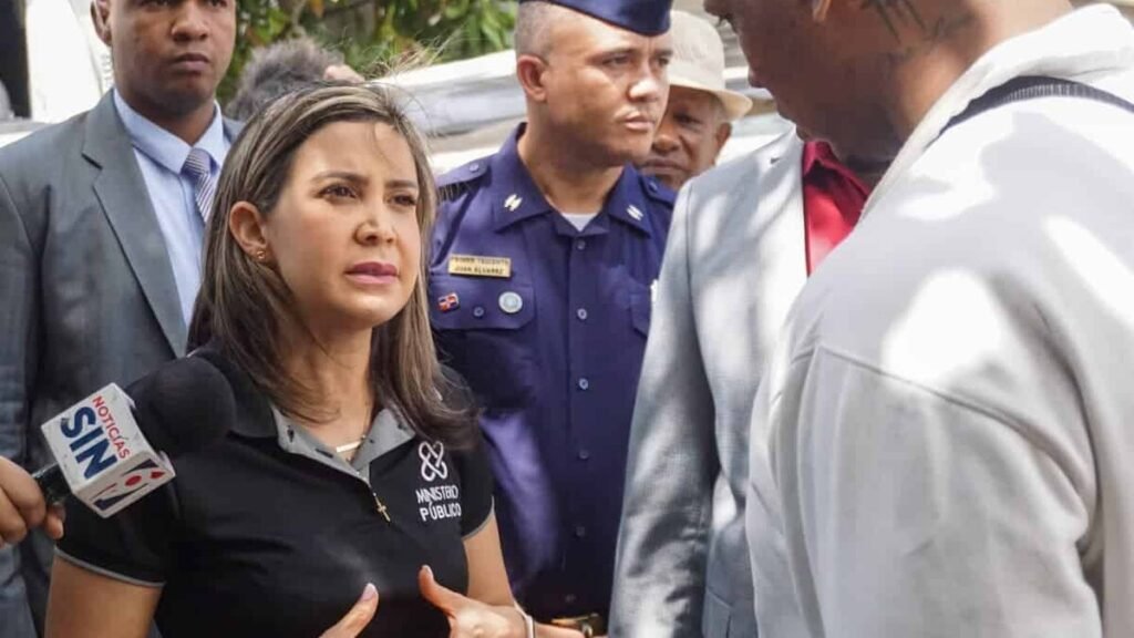 Rosalba Ramos alerta en Villa Consuelo por compra de metales de dudosa procedencia