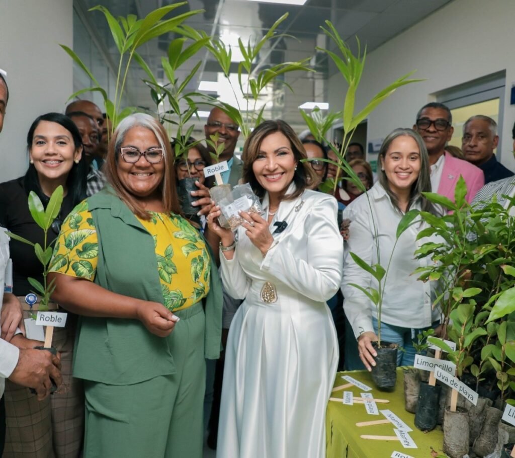 Gabinete de Política Social distribuye más de 200 plantas en acto por el Día Mundial del Medioambiente