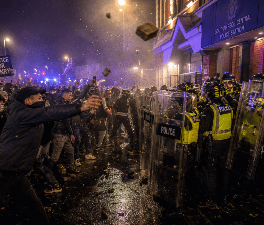 Southampton vive disturbios tras la polémica actuación policial en el caso Henry Nowak