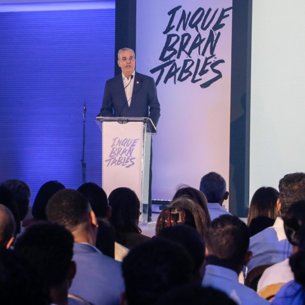 Abinader presenta Inquebrantables con fondos recuperados y un llamado a vigilar su destino