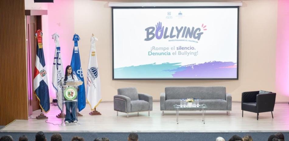 Prevención del acoso escolar vuelve al centro tras panel interinstitucional