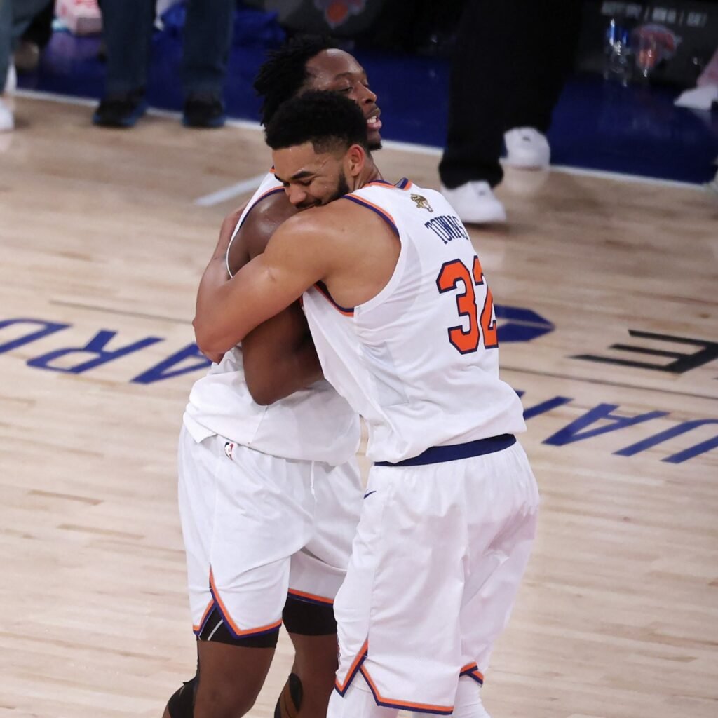 New York remonta sobre la bocina y complica a unos Spurs que dejaron escapar el control