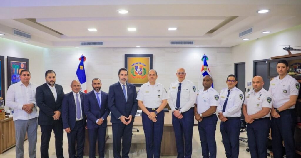 Policía y Emiratos exploran cooperación para impulsar seguridad y modernización