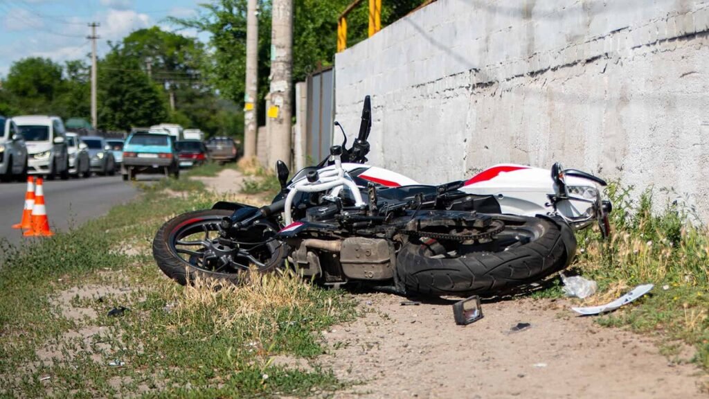 Joven muere en choque durante carrera clandestina en Moca y vecinos piden más control