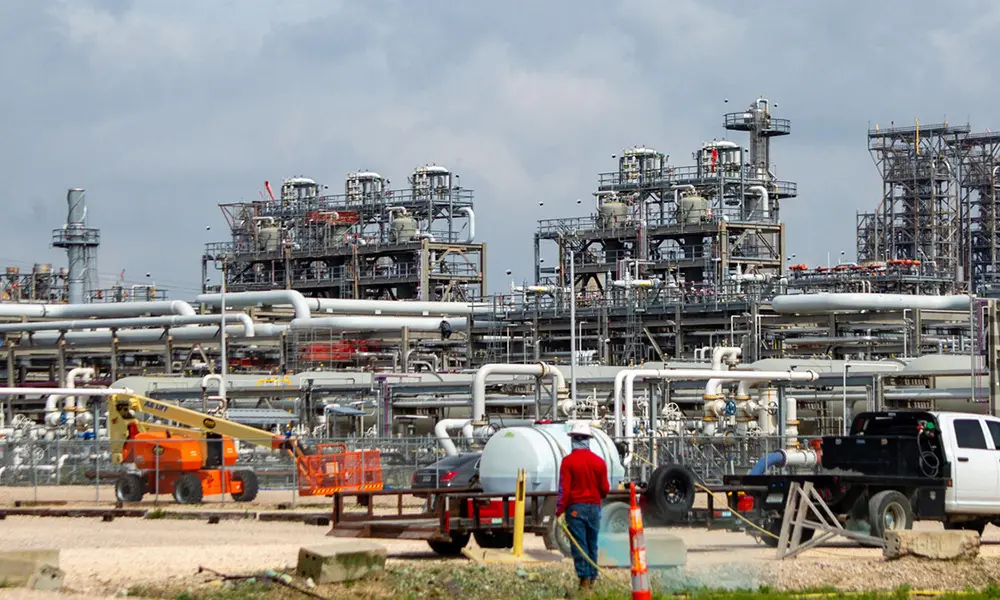 El WTI se desploma y mantiene la duda sobre cuándo bajará la gasolina
