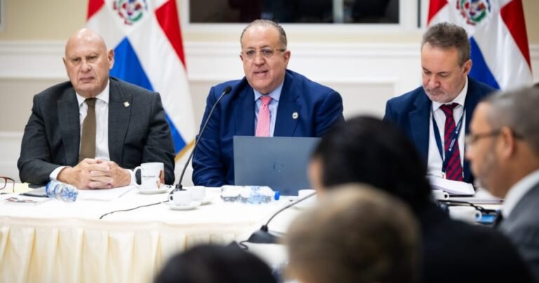 Congreso analiza proyecto anticrisis con la promesa de Hacienda de cargar el peso al 1 % más rico