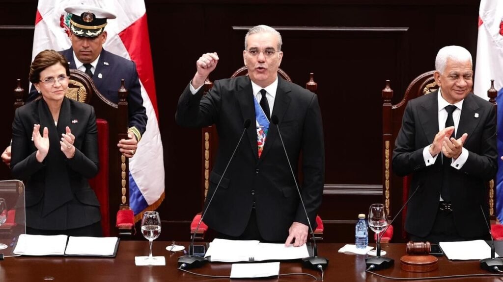 Entre promesas espaciales y apagones, Abinader usó la rendición de cuentas para mezclar anuncios con deudas pendientes