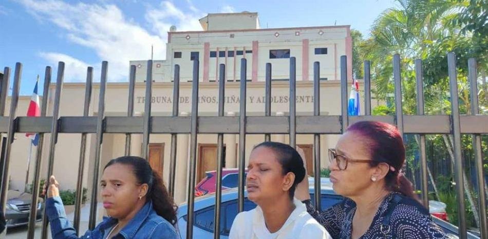Cuatro años de prisión por la muerte de un estudiante en Santiago desata críticas de la madre