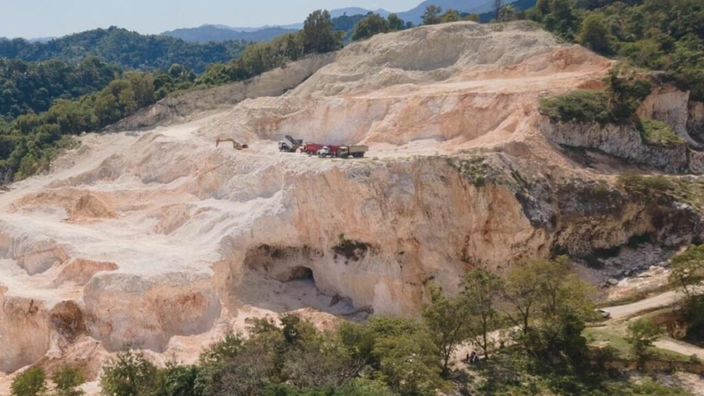 Abinader declara de utilidad pública terrenos en Cuevas del Pomier y ordena iniciar su compra