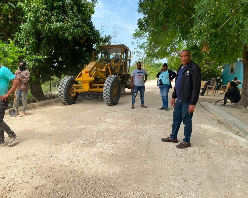 Comienzan en Galván los trabajos de asfaltado tras una larga espera vecinal