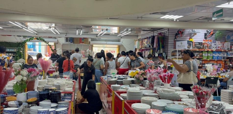 El Día de las Madres en Santiago transcurre con alza de precios y compras más moderadas