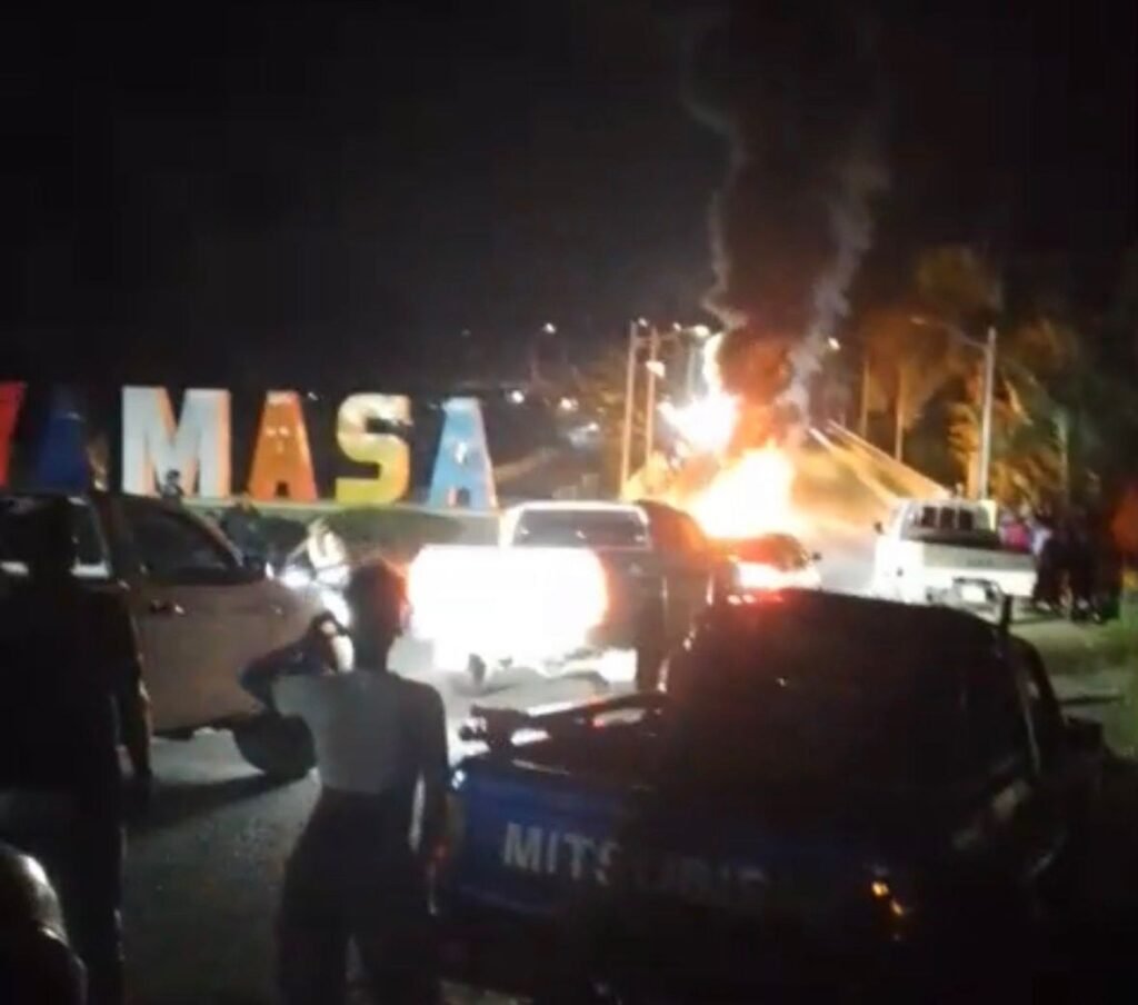 Protestan en Yamasá por apagón de más de cinco días en Puente Blanco y reclaman solución oficial