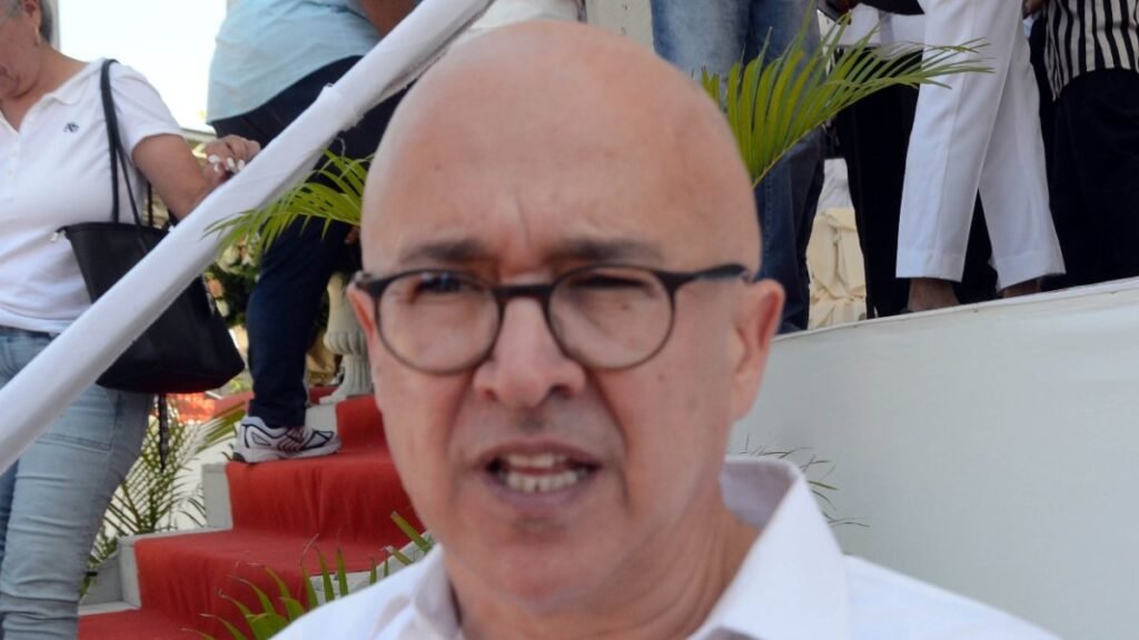 Domínguez Brito eleva presión sobre el PRM con denuncias de corrupción y deterioro del bienestar