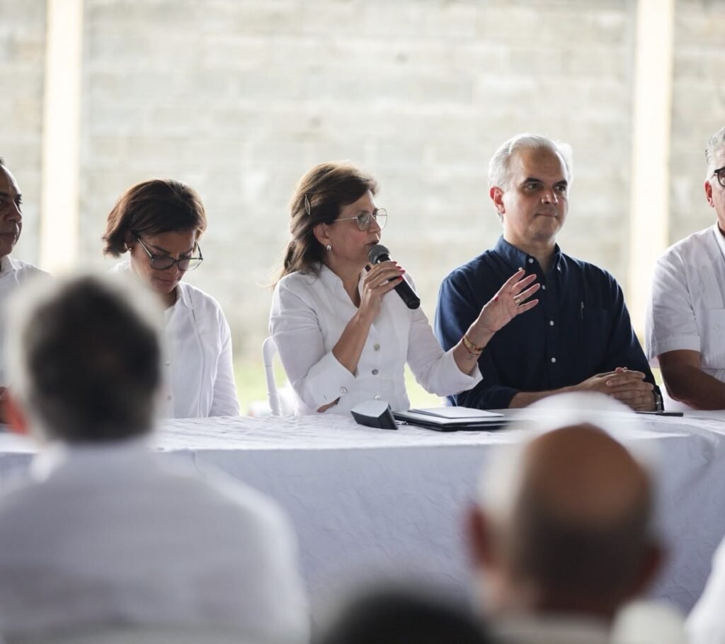 Peña anuncia titulación para parceleros de Monte Plata y los ganaderos insisten en reclamar vías y financiamiento