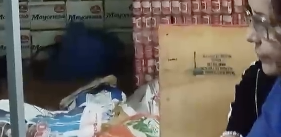 Productos vencidos y carne en descomposición revelan fallas de control en San Cristóbal