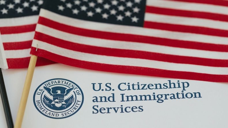 Trump intensifica la retirada de ciudadanía a 17 naturalizados y vuelve a poner bajo lupa los controles migratorios