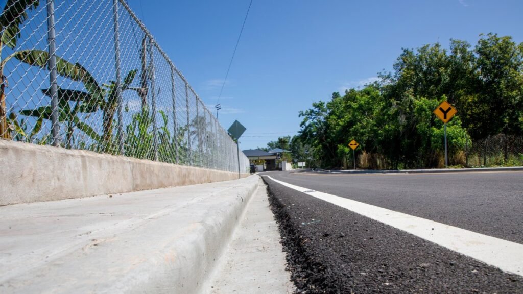 Abinader entrega carretera en San José de las Matas y EGEHID señala que varias obras de la Sierra aún avanzan