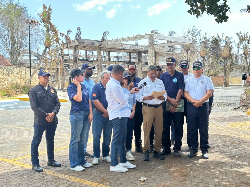 Autoridades toman el relevo tras el incendio sofocado en el hotel Viva Wyndham Dominicus Beach