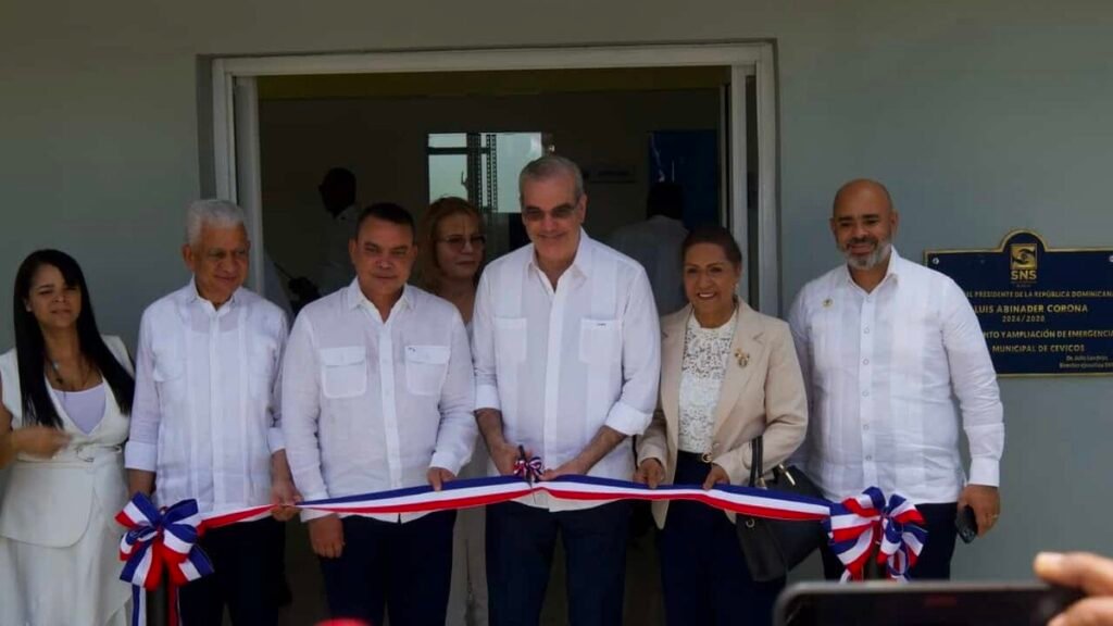 Abinader entrega en Sánchez Ramírez obras escolares y hospitalarias tras 23 años de espera en Cevicos