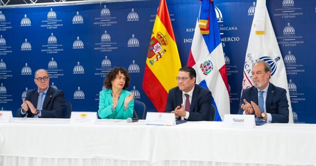 MICM y Banco Sabadell pactan impulsar inversión española y operaciones en zonas francas
