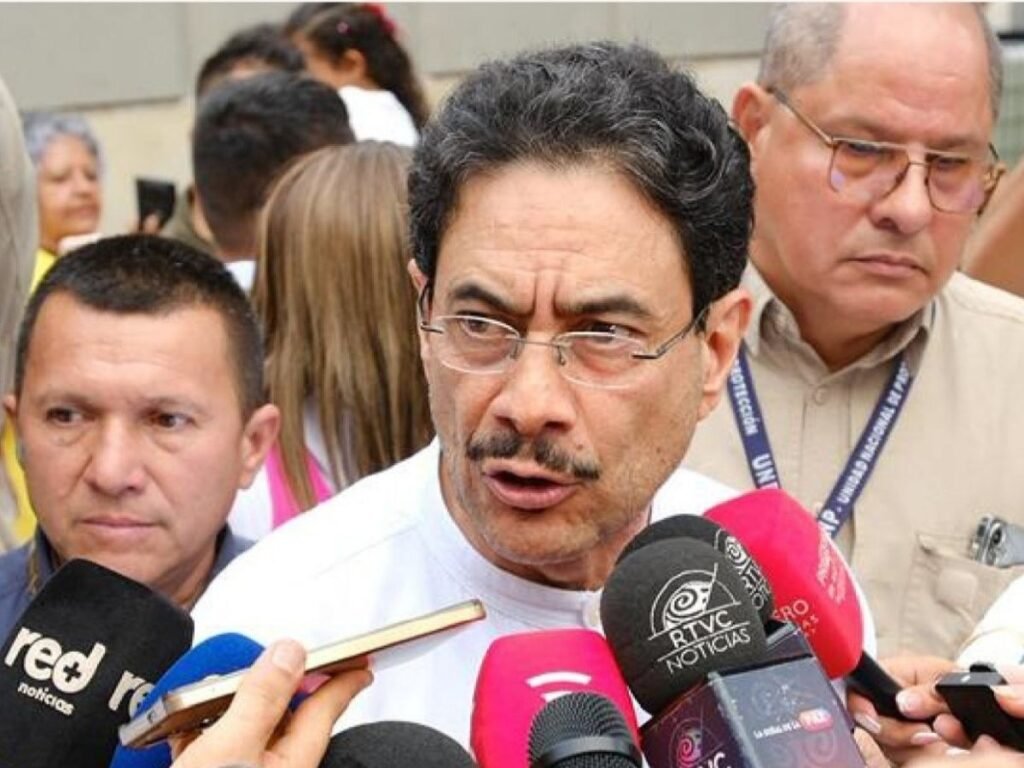 Cepeda recrudece la campaña en Colombia con ataques contra De la Espriella a nueve días de la segunda vuelta