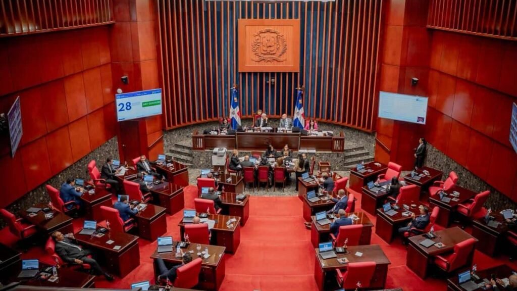 Senado avala reforma para frenar recursos ilícitos y aumenta el examen sobre los partidos