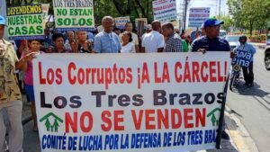 Marcha en Los Tres Brazos expone reclamos sin resolver por títulos, apagones y obras pendientes
