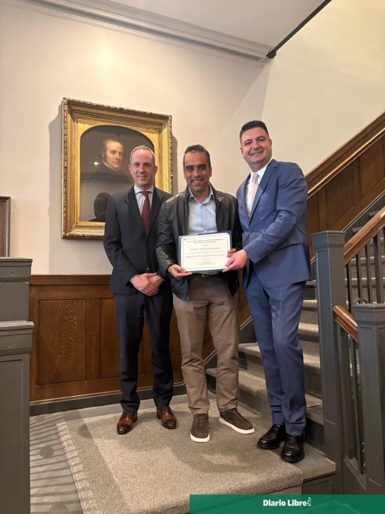 Marcos Peguero obtiene certificación en Harvard y reaviva la discusión sobre la formación dental de alto nivel