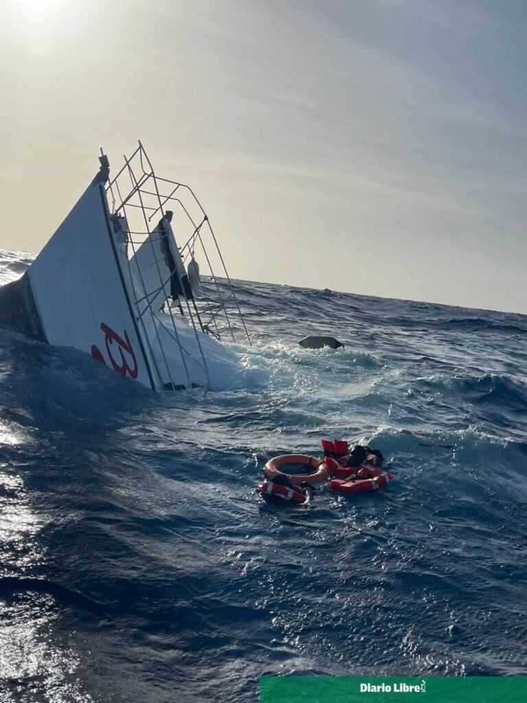 Rescatan a dos extranjeros tras naufragio parcial frente a Puerto Plata y se refuerza el llamado a prevenir fallas marinas